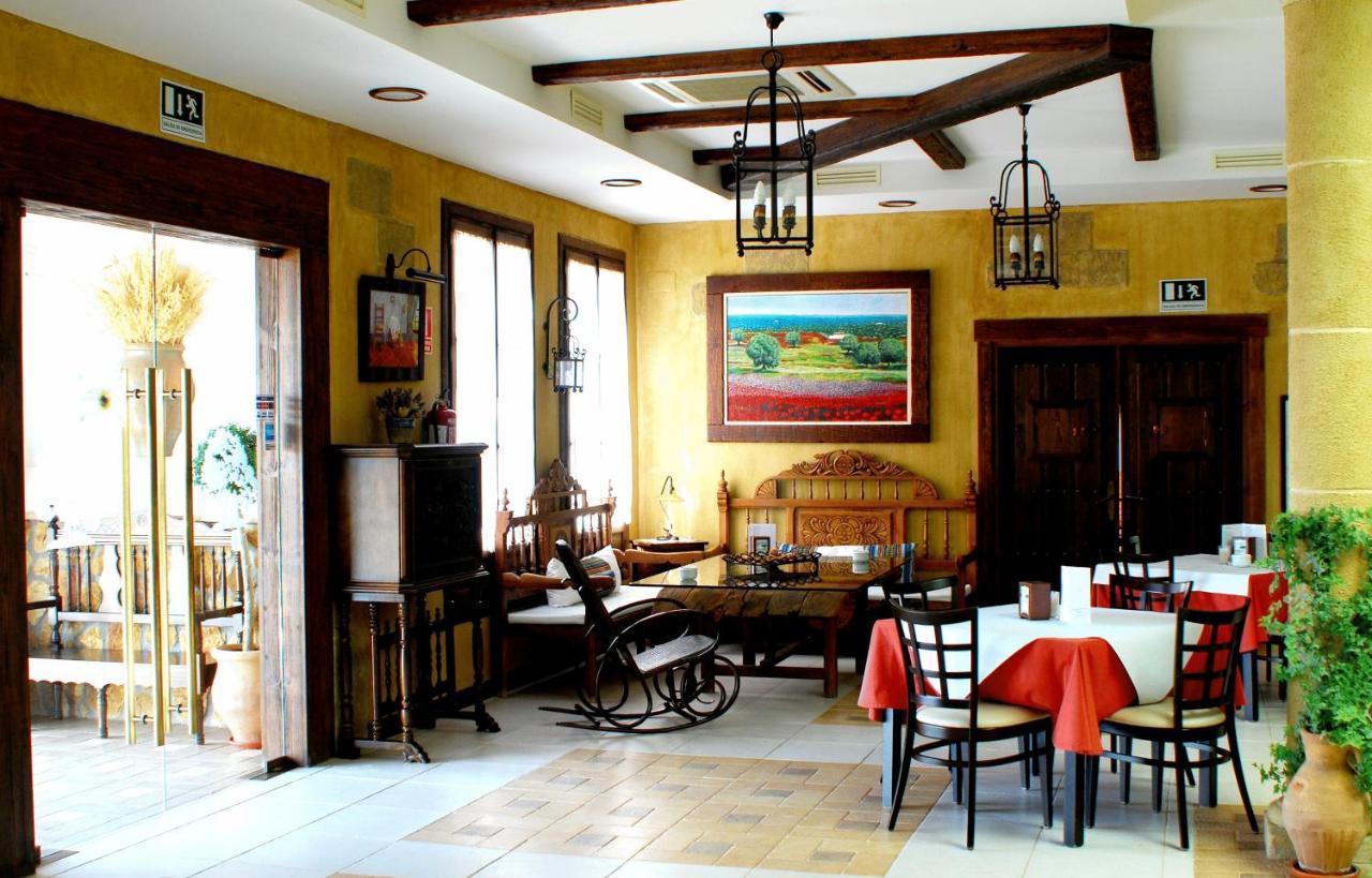Hotel Encinar Bungalows-Restaurante Pedro Munoz Exterior photo